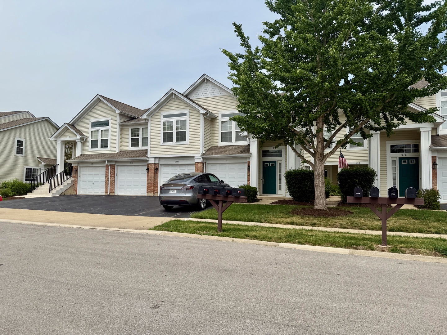 1150 Hawthorne Lane Unit: 1150