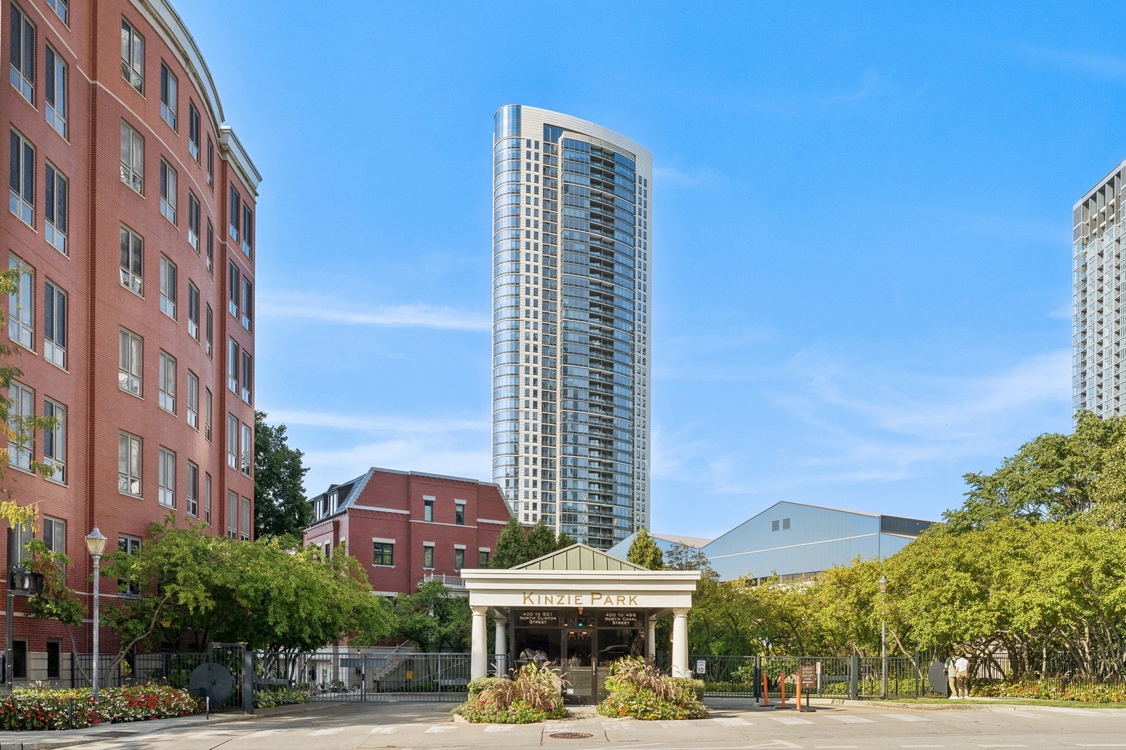 501 N Clinton Street Unit: 1806