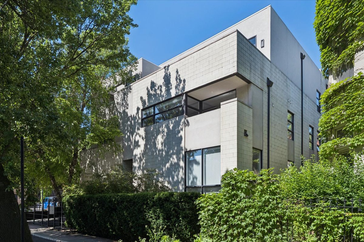 1212 N Hoyne Avenue Unit: 102