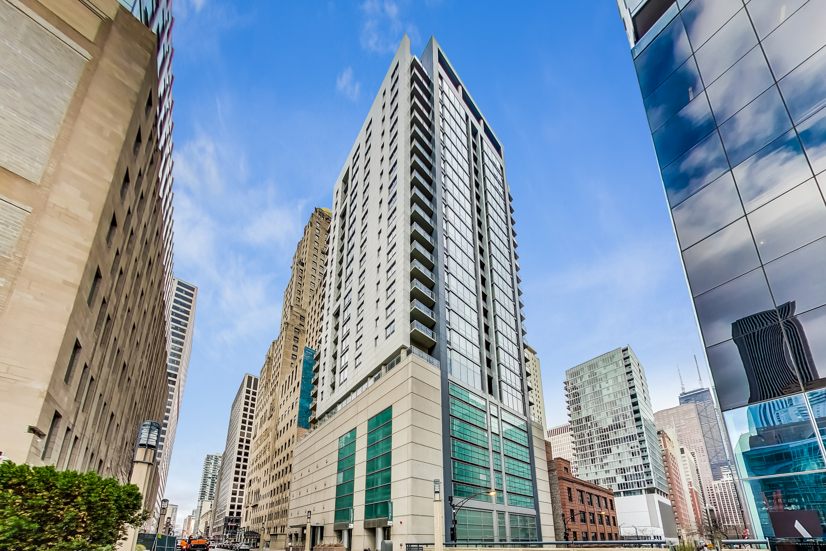 160 E Illinois Street Unit: 2207