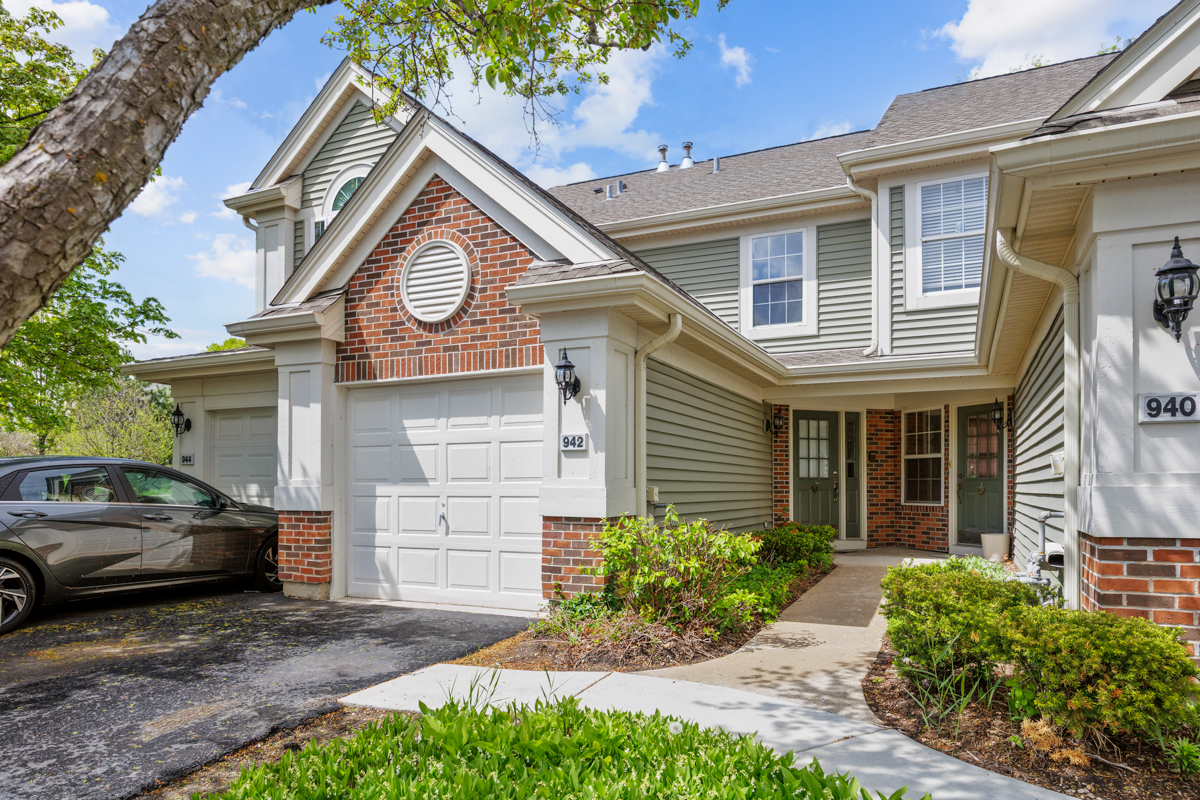 942 Little Falls Court