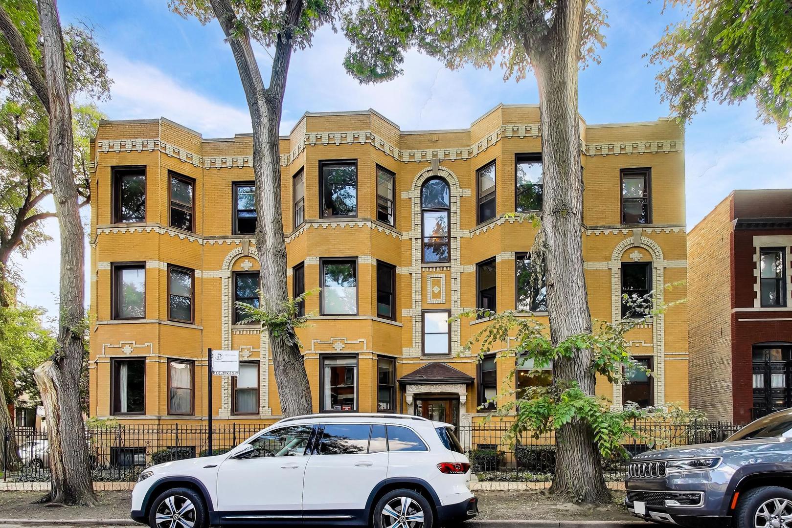 1021 N Hoyne Avenue Unit: 1A