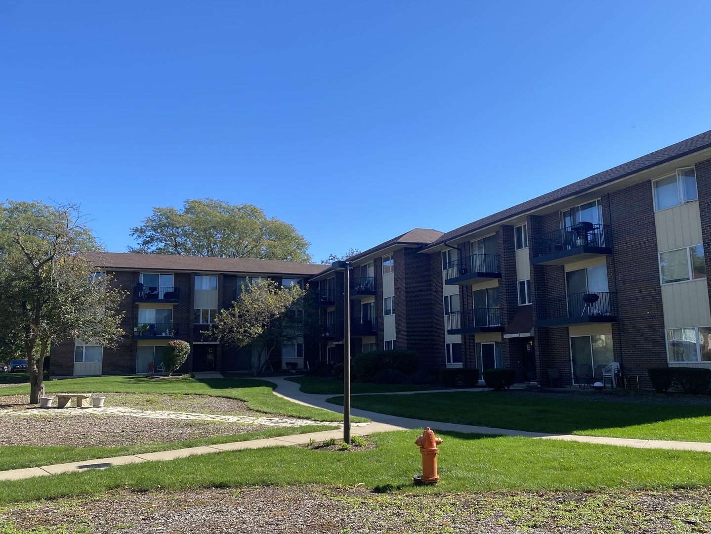 5s100 Pebblewood Lane Unit D10