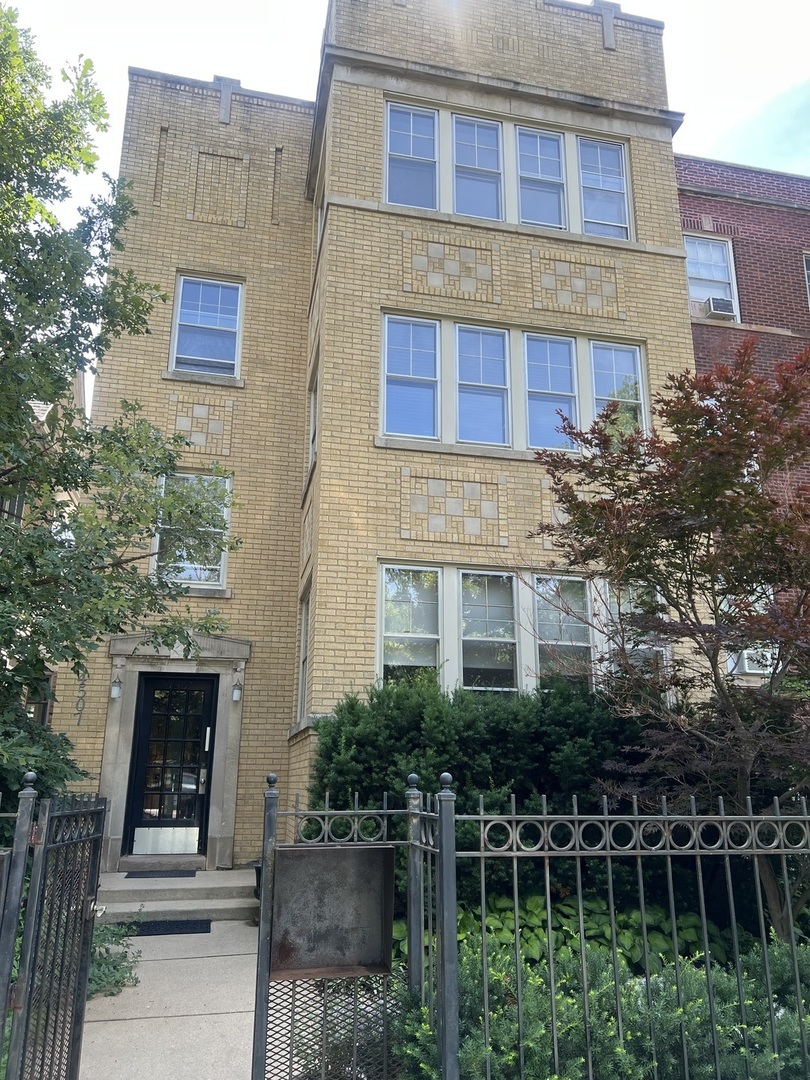 4507 N Campbell Avenue Unit: 3