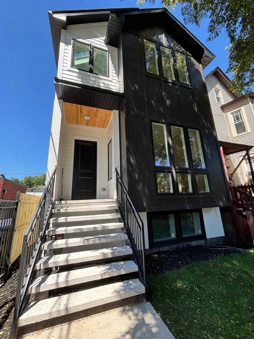 1914 N Rockwell Street
