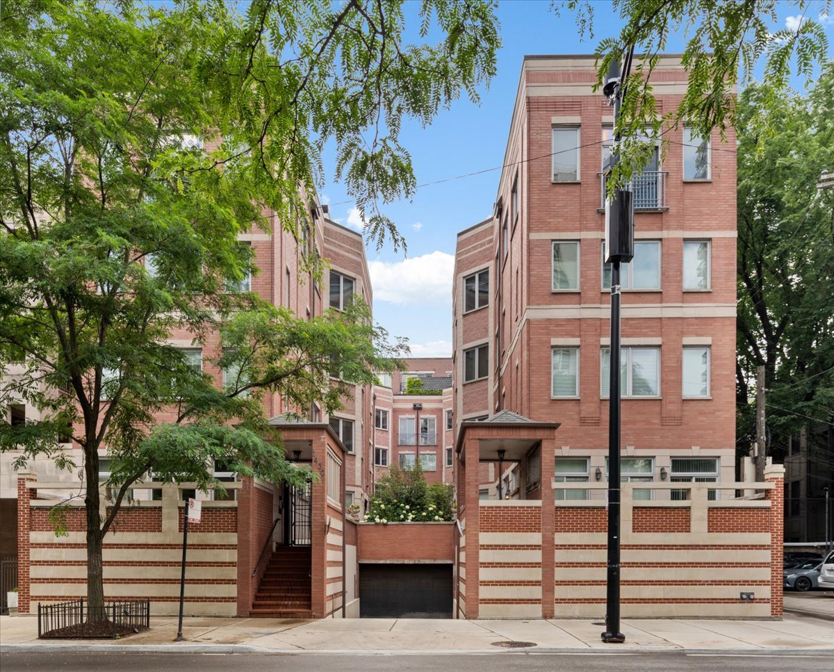 1430 N La Salle Drive Unit: F1