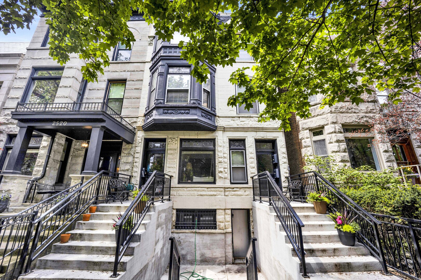 2522 N Burling Street Unit: 2