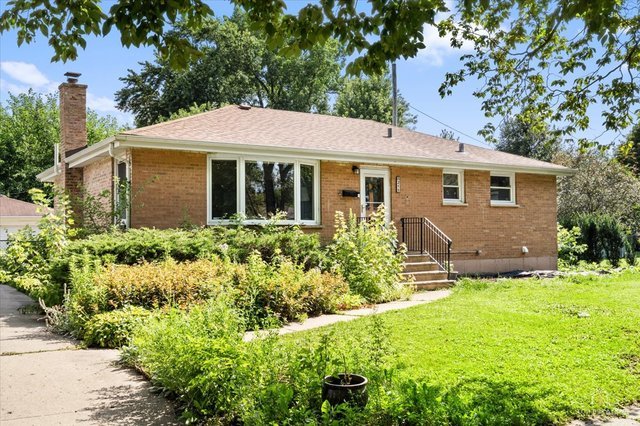 215 E Bryn Mawr Avenue