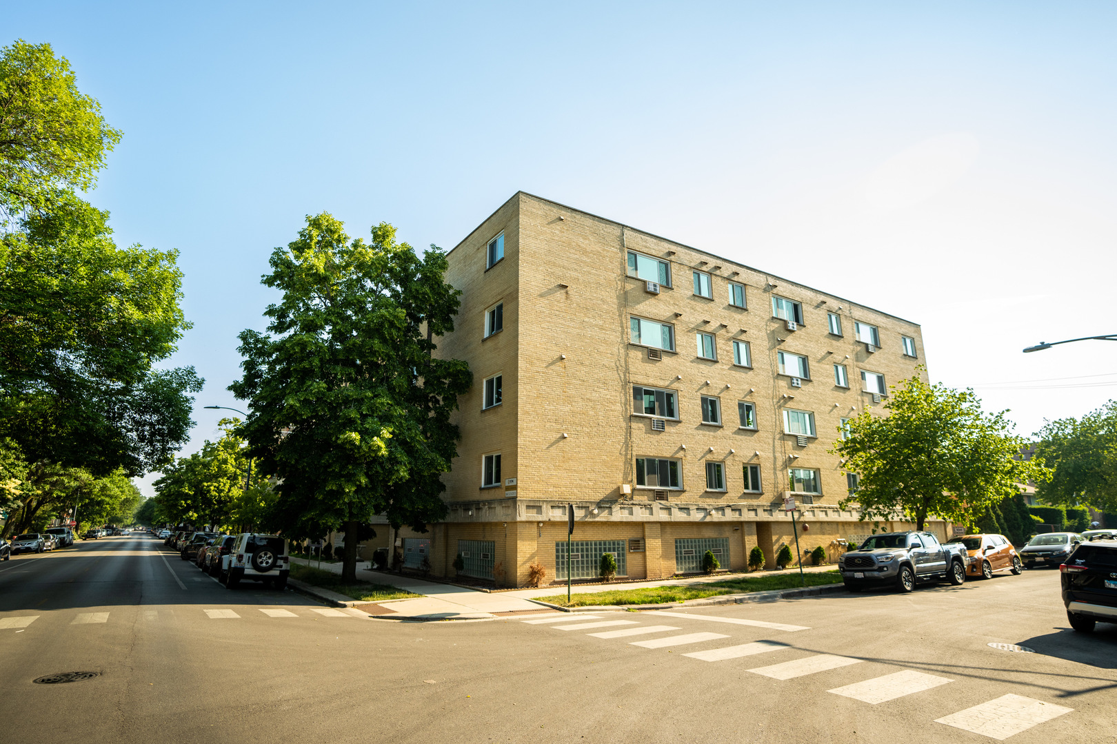 2001 W Summerdale Avenue Unit: 201