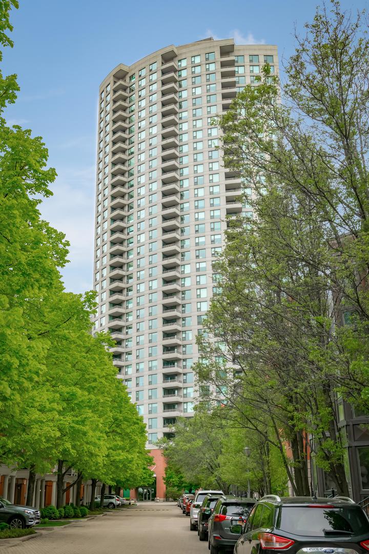 501 N CLINTON Street Unit: 2004