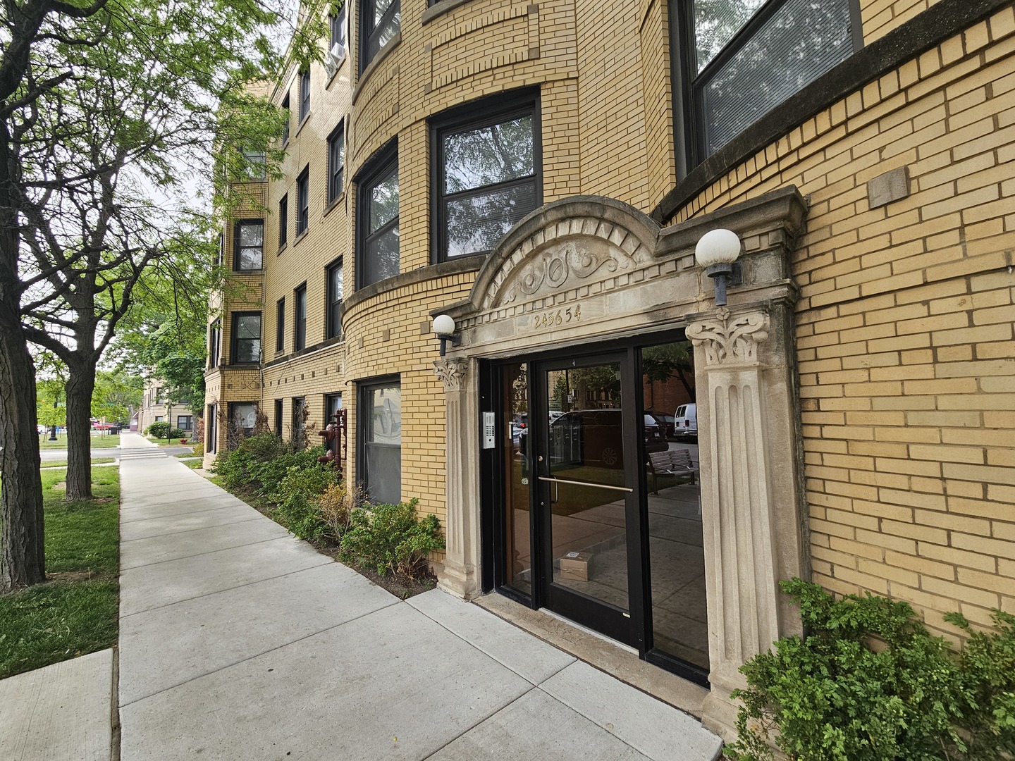 2456 W Catalpa Avenue Unit: 2