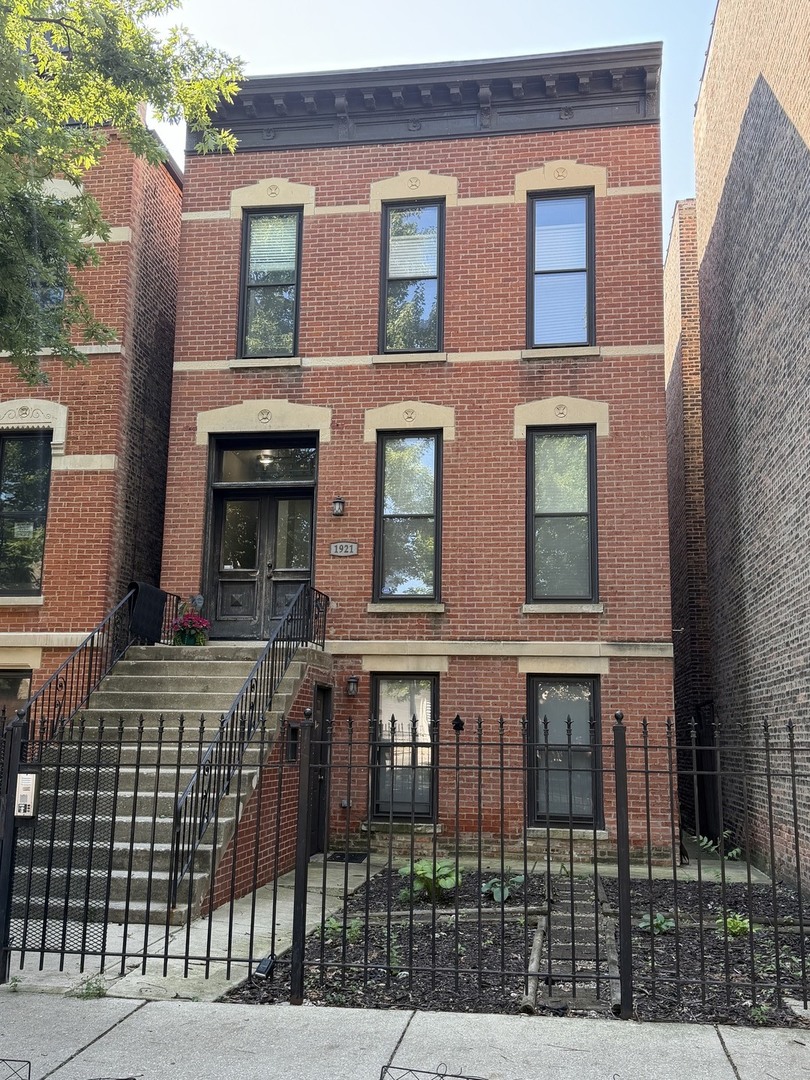 1921 W Evergreen Avenue Unit: 2