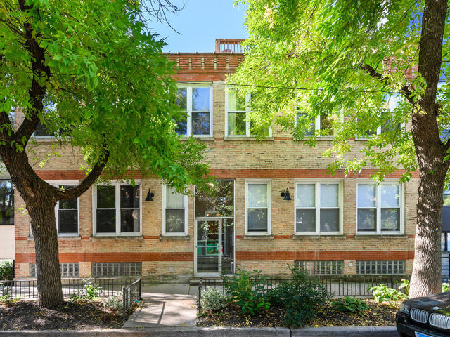 1742 N Winchester Avenue Unit: 203