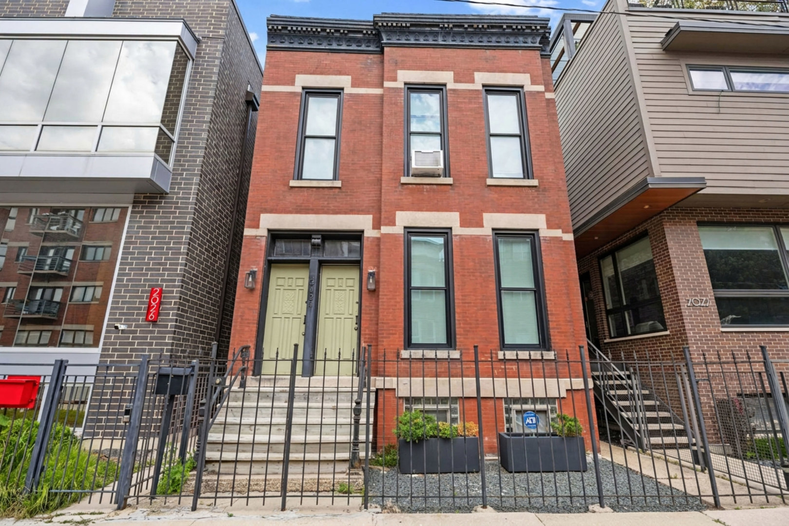 2024 W Superior Street