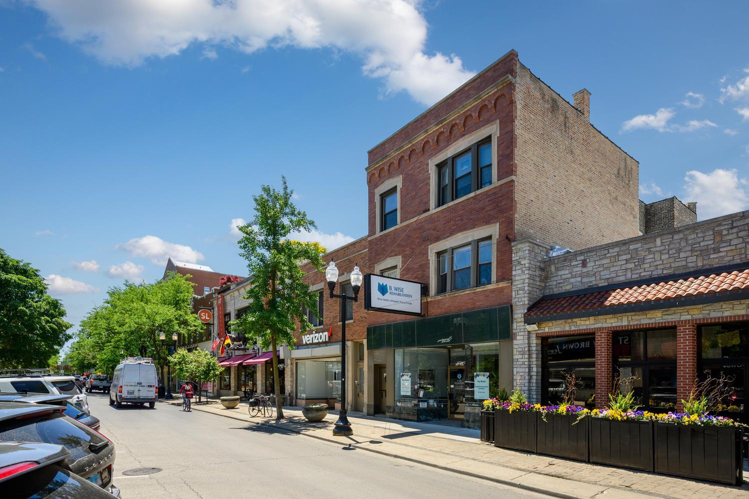 4754 N Lincoln Avenue Unit: 3