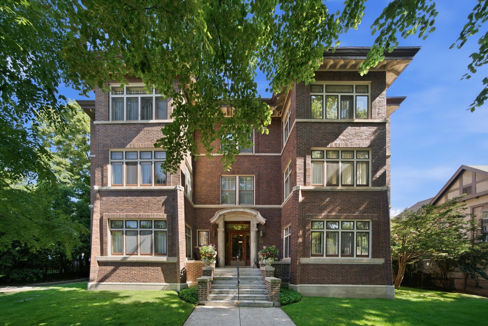 425 Greenwood Street Unit: 1E