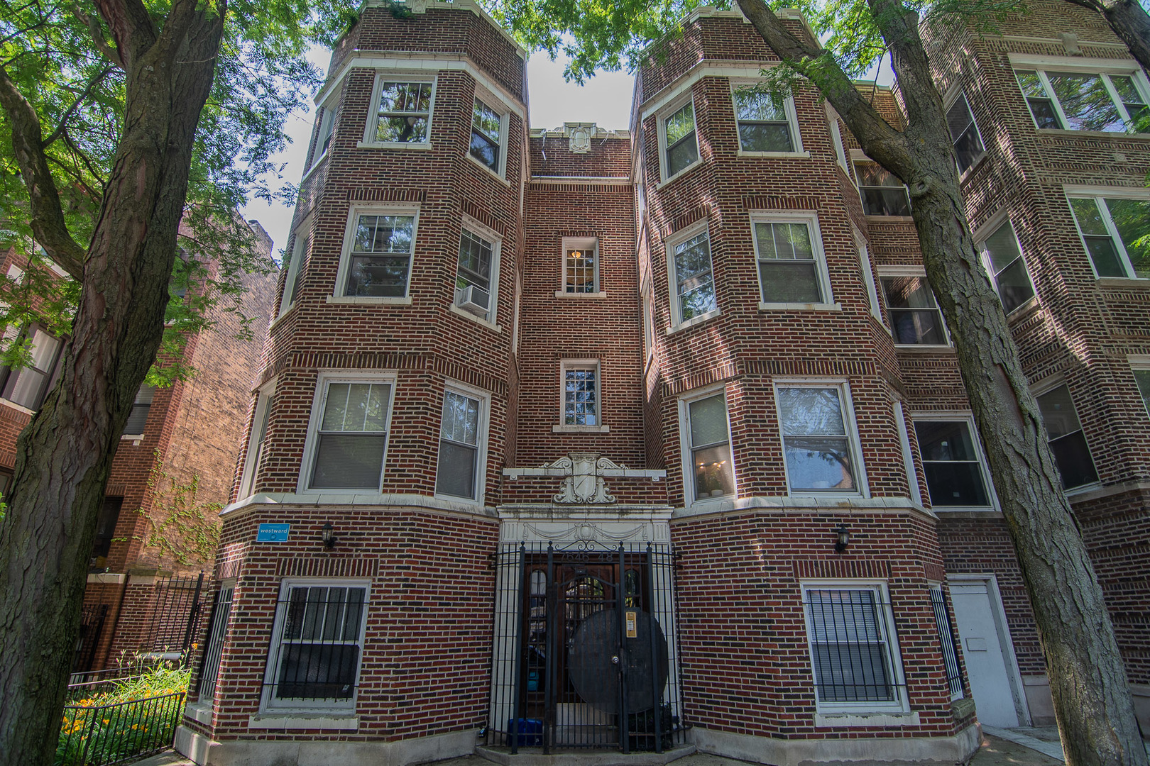 7648 N GREENVIEW Avenue Unit: 2
