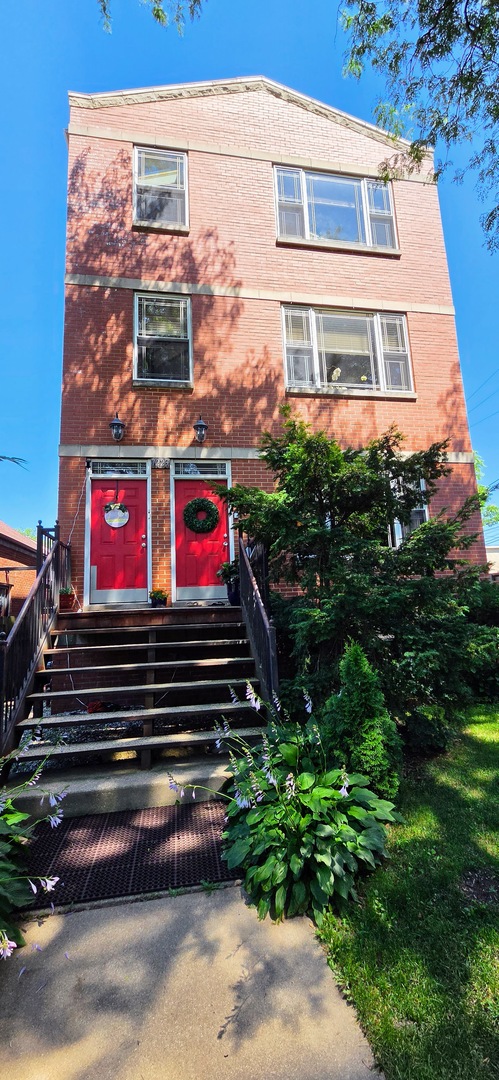 7223 N Oakley Avenue Unit: 2W