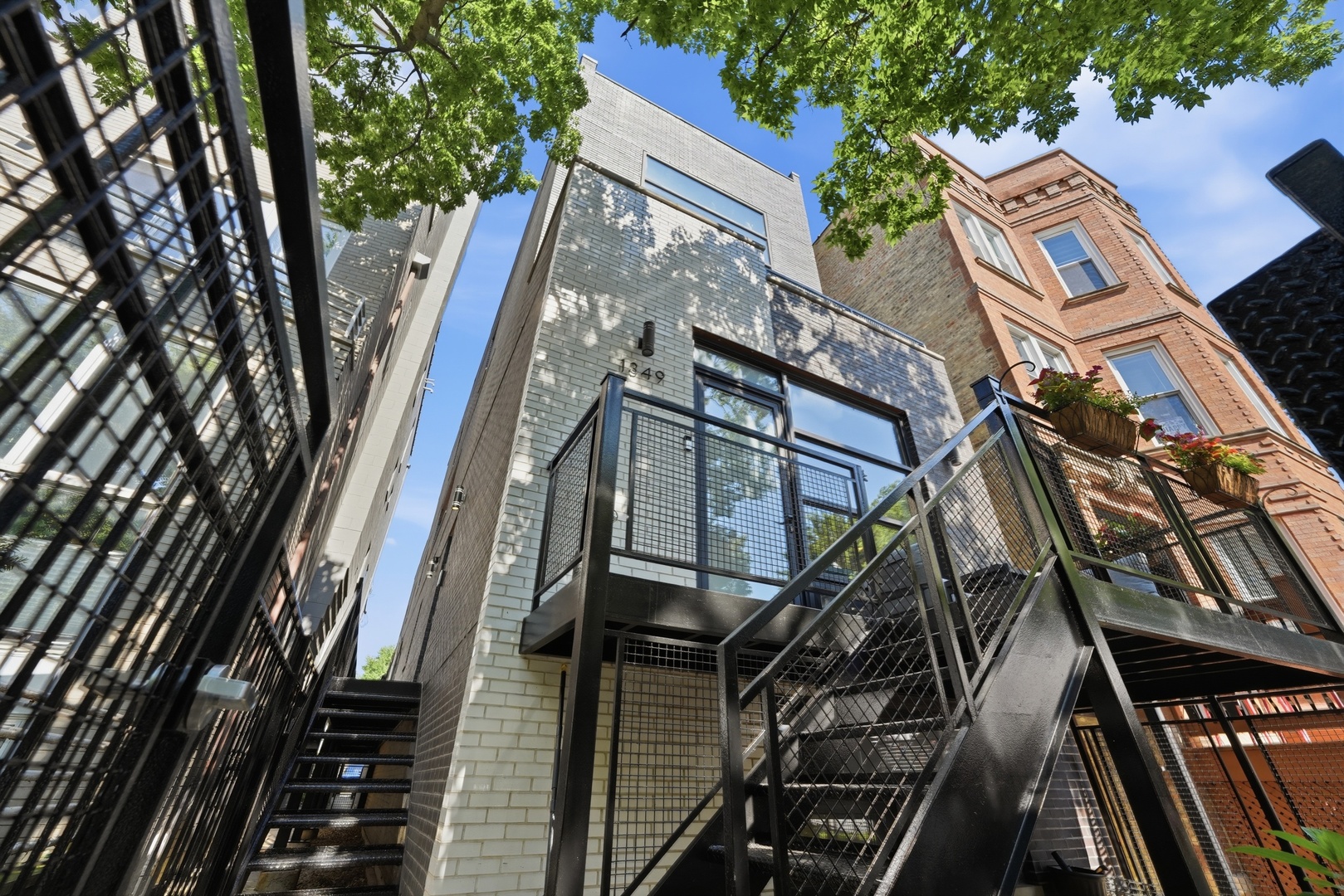 1349 N Leavitt Street Unit: 1A