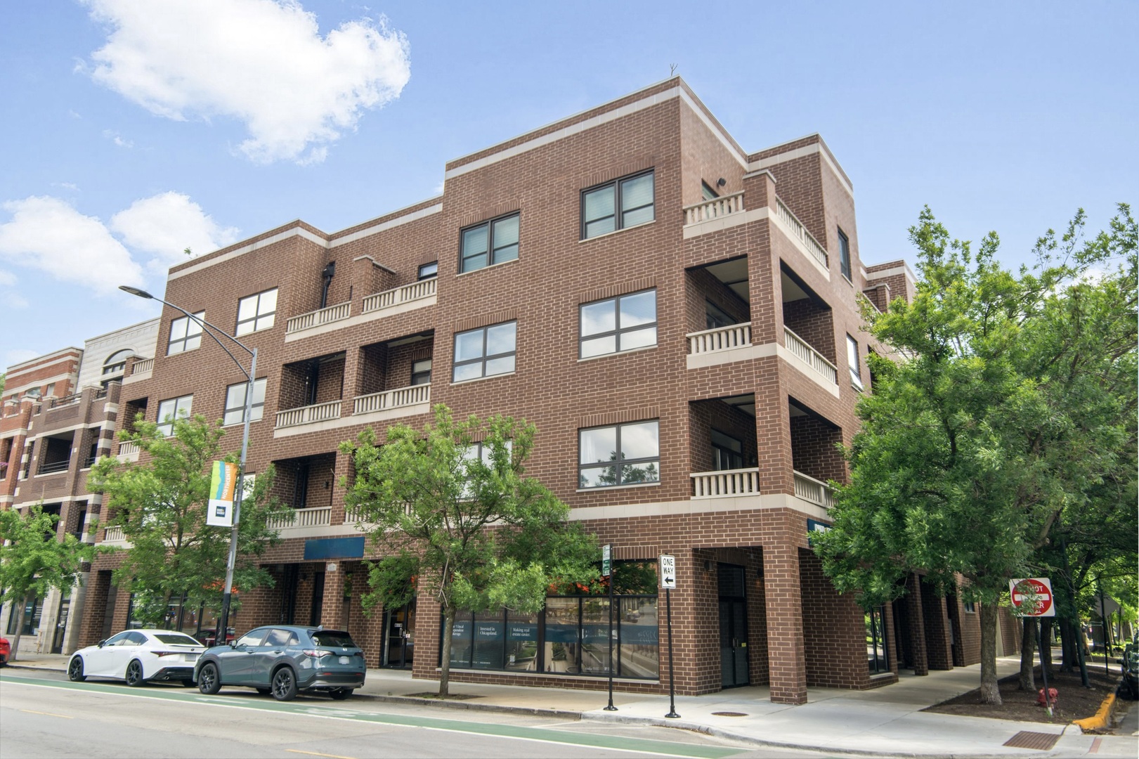 1952 W Cuyler Avenue Unit: 404