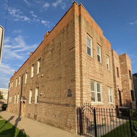 2257 W Hirsch Street Unit: 1W