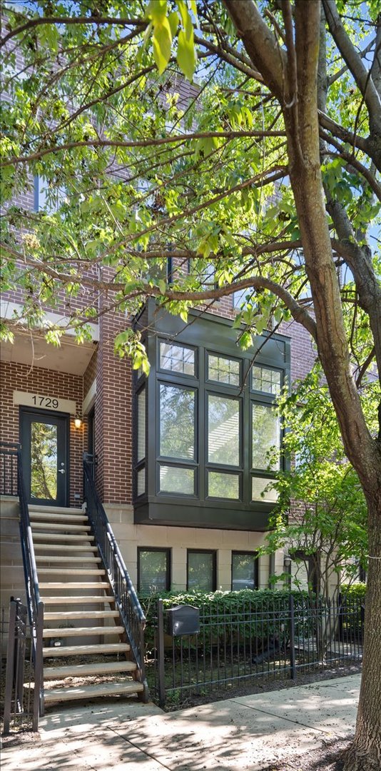 1729 W George Street