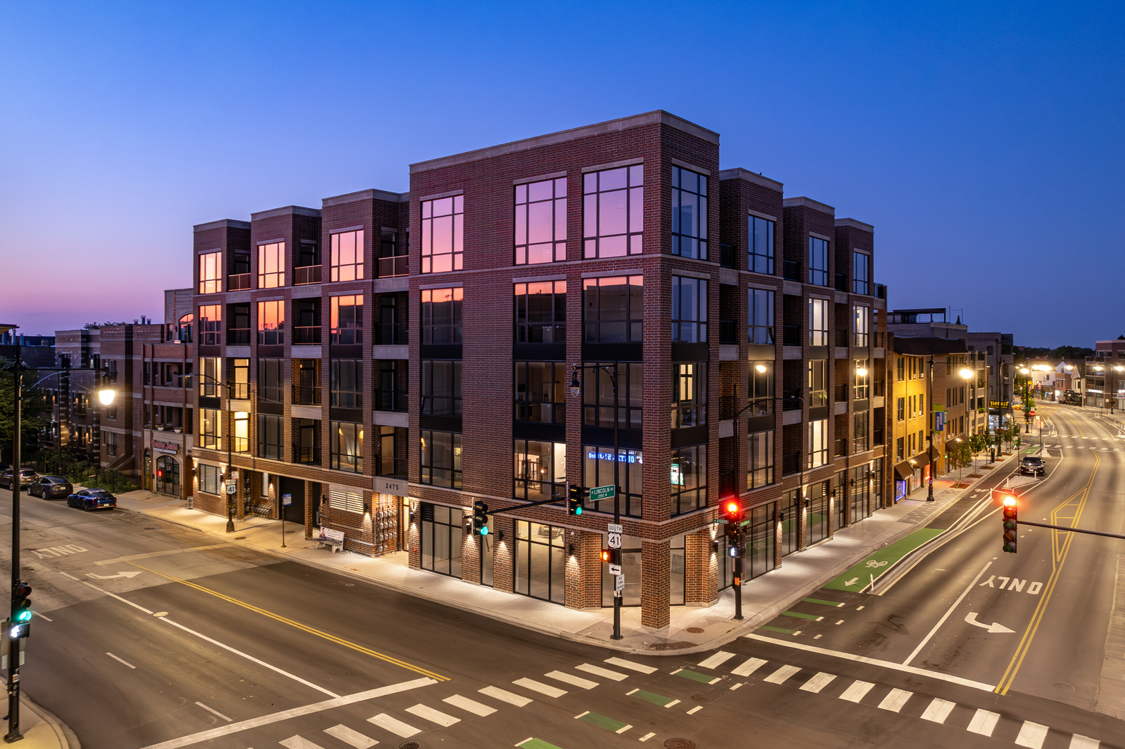 2475 W FOSTER Avenue Unit: 202