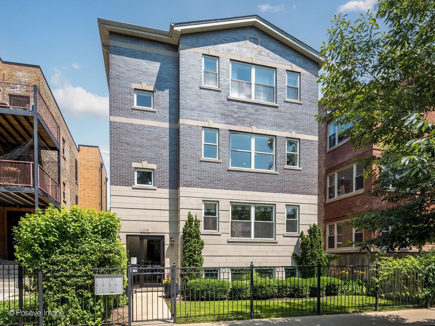 1238 W ARGYLE Street Unit: 3