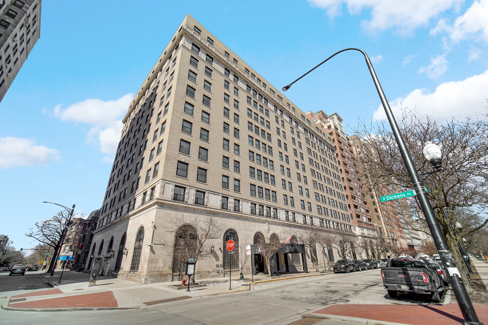 2100 N Lincoln Park West Street Unit: 6CN