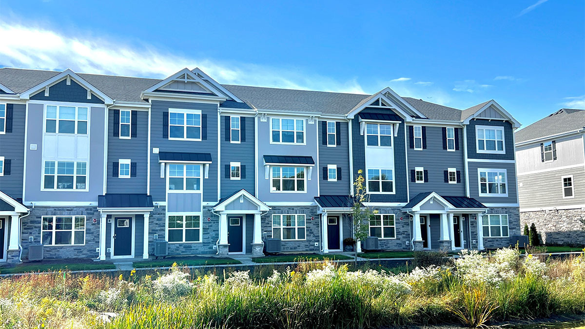 424 Lakeshore Court