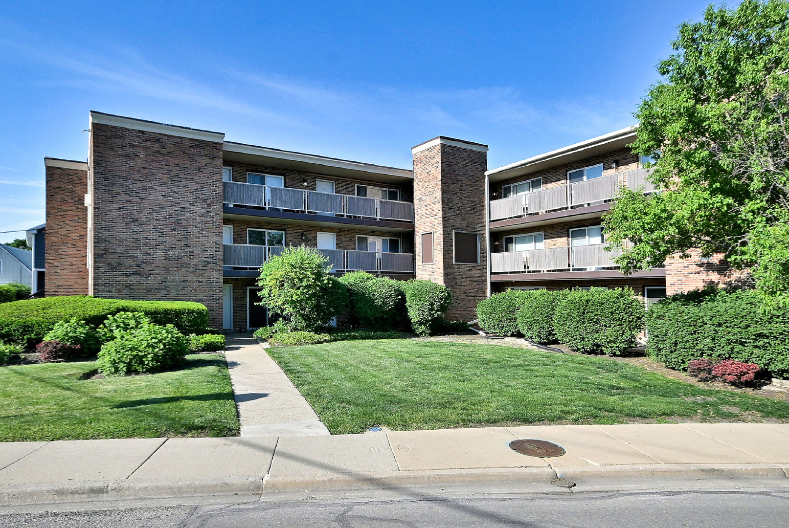 600 S York Street Unit: 2B