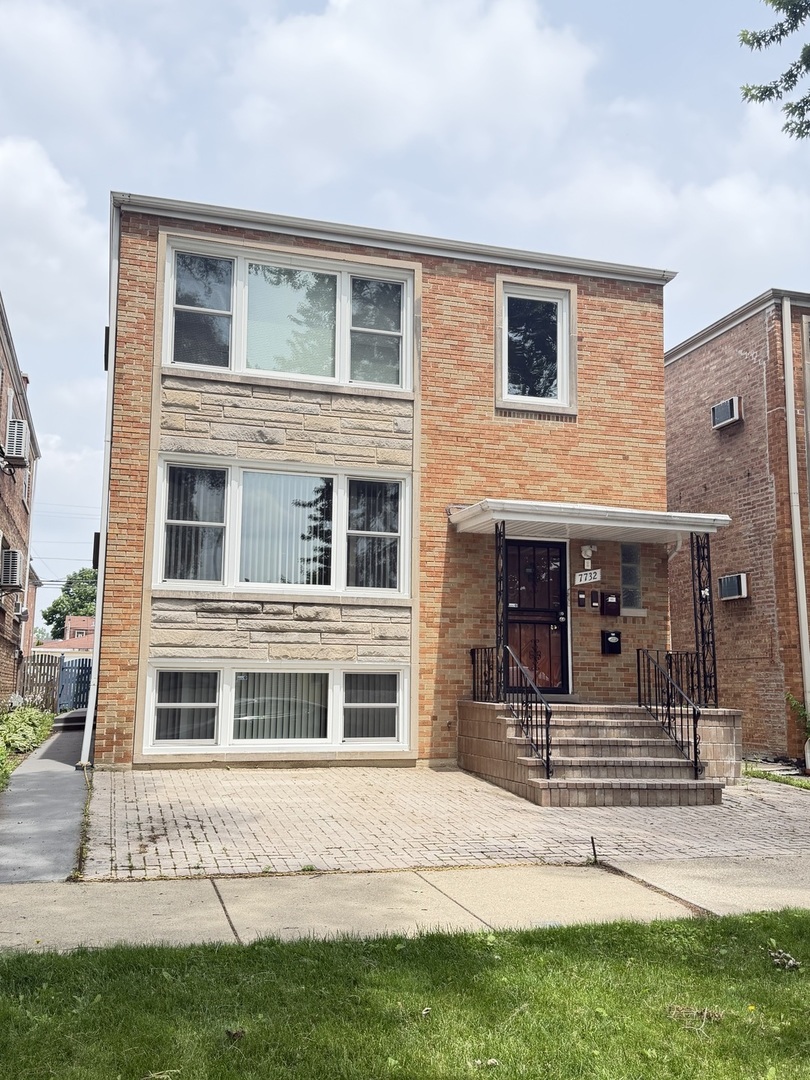 7732 W ADDISON Street Unit: G