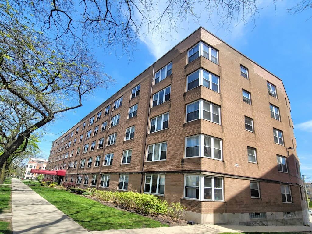 7333 N Ridge Boulevard Unit: 111