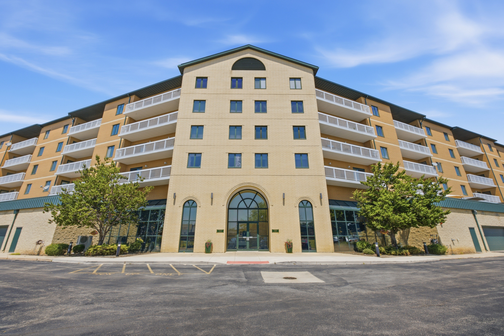 1500 S Ardmore Avenue Unit: 611