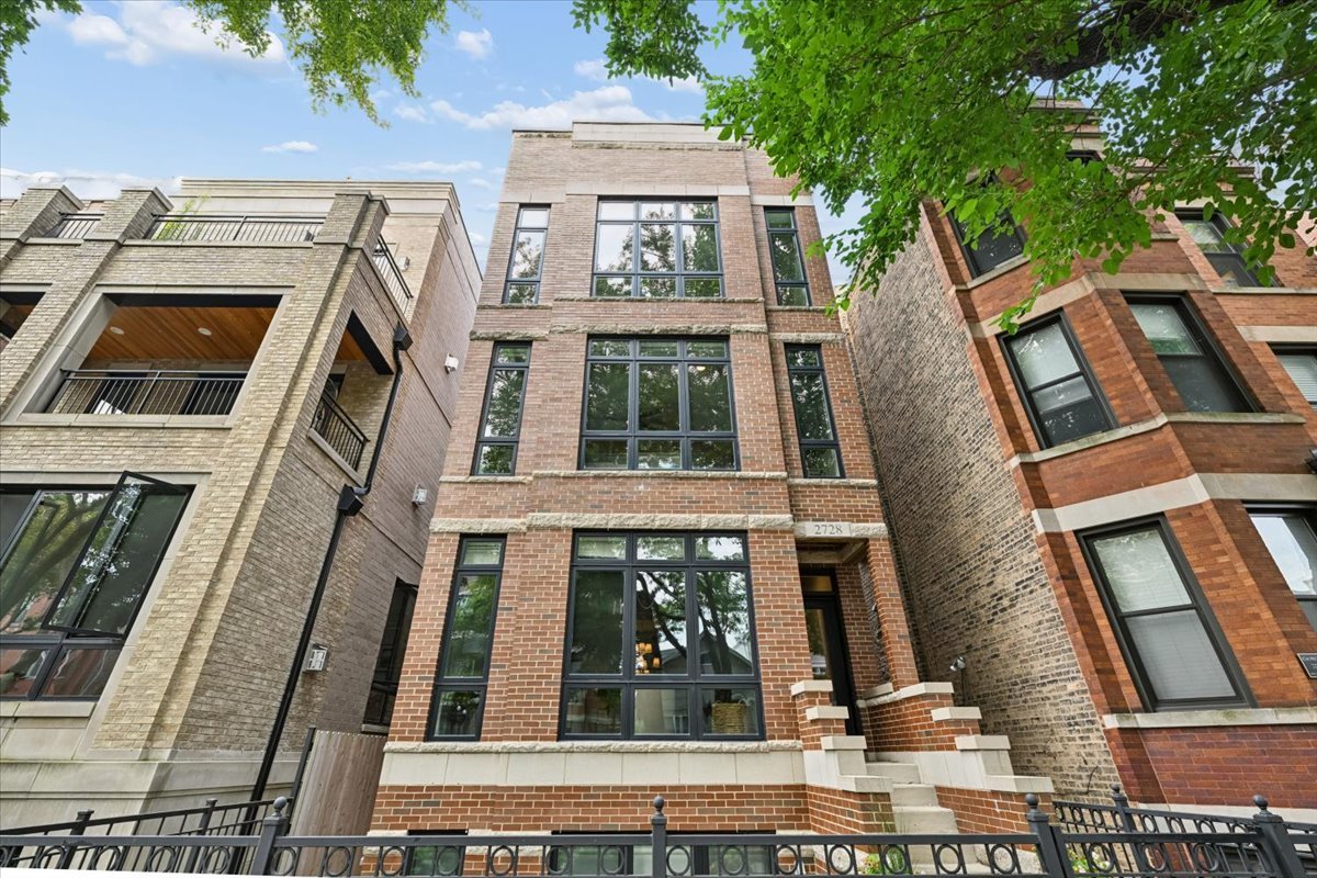 2728 N Wayne Avenue Unit: 2