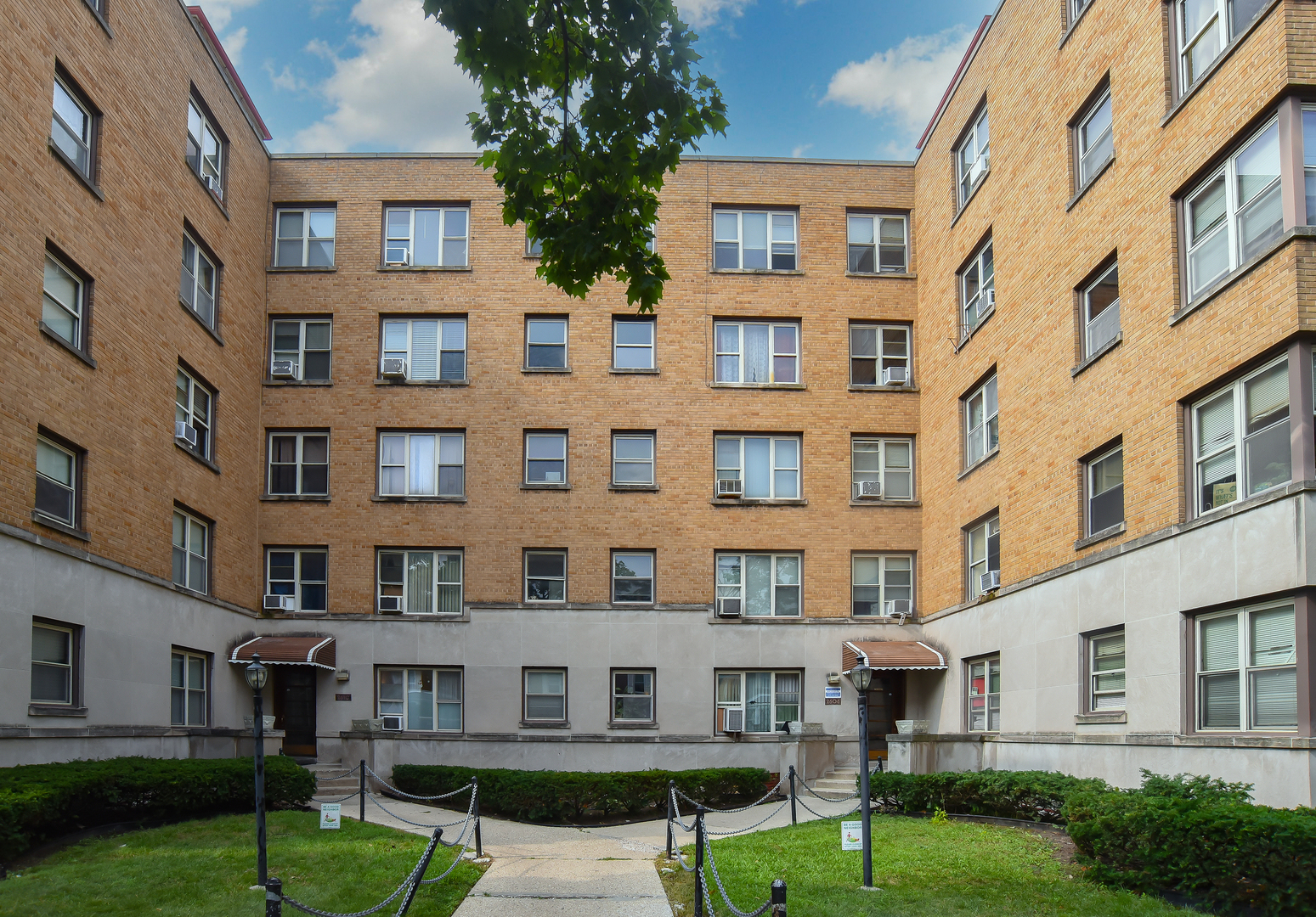 2606 W Balmoral Avenue Unit: 110