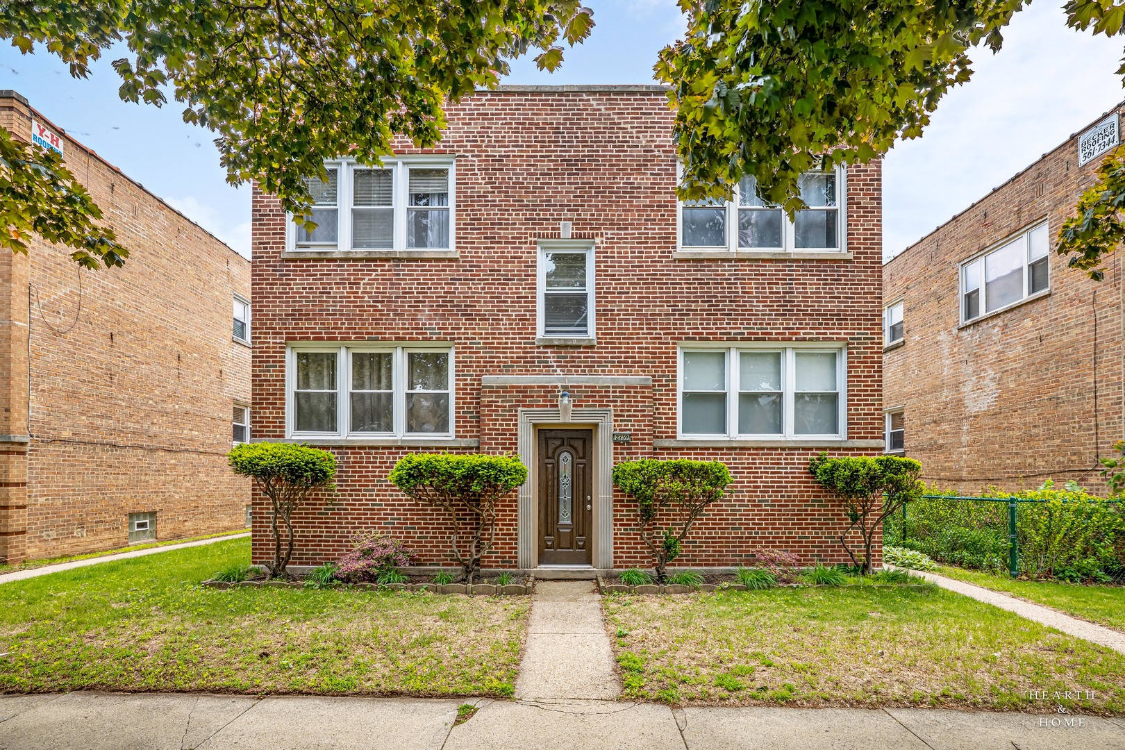 2739 W Summerdale Avenue Unit: 2W