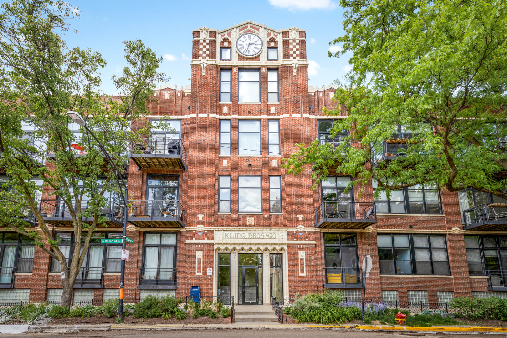 2300 W WABANSIA Avenue Unit: 231