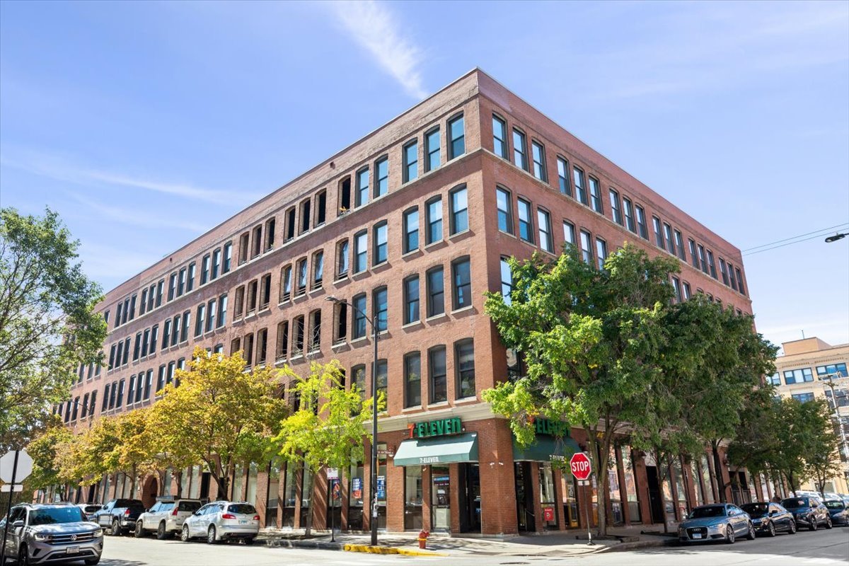 400 S Green Street Unit 210