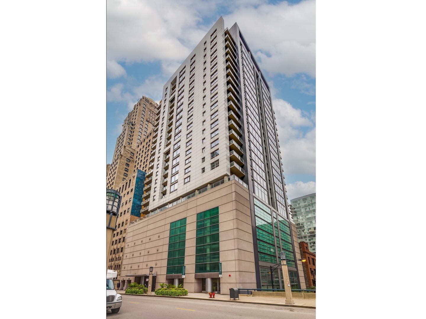160 E Illinois Street Unit: 901