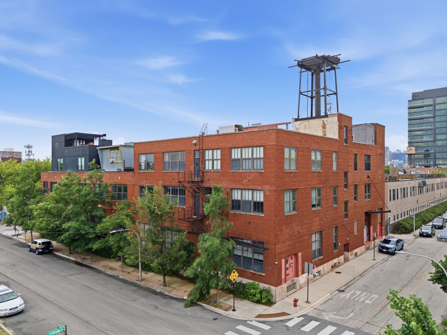 407 N Elizabeth Street N Unit: 302