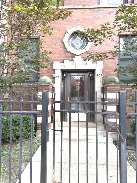 900 W Wrightwood Avenue Unit: 2W