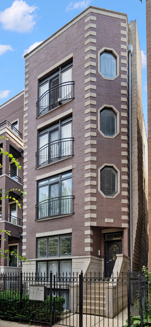 3531 N WILTON Avenue Unit: 4