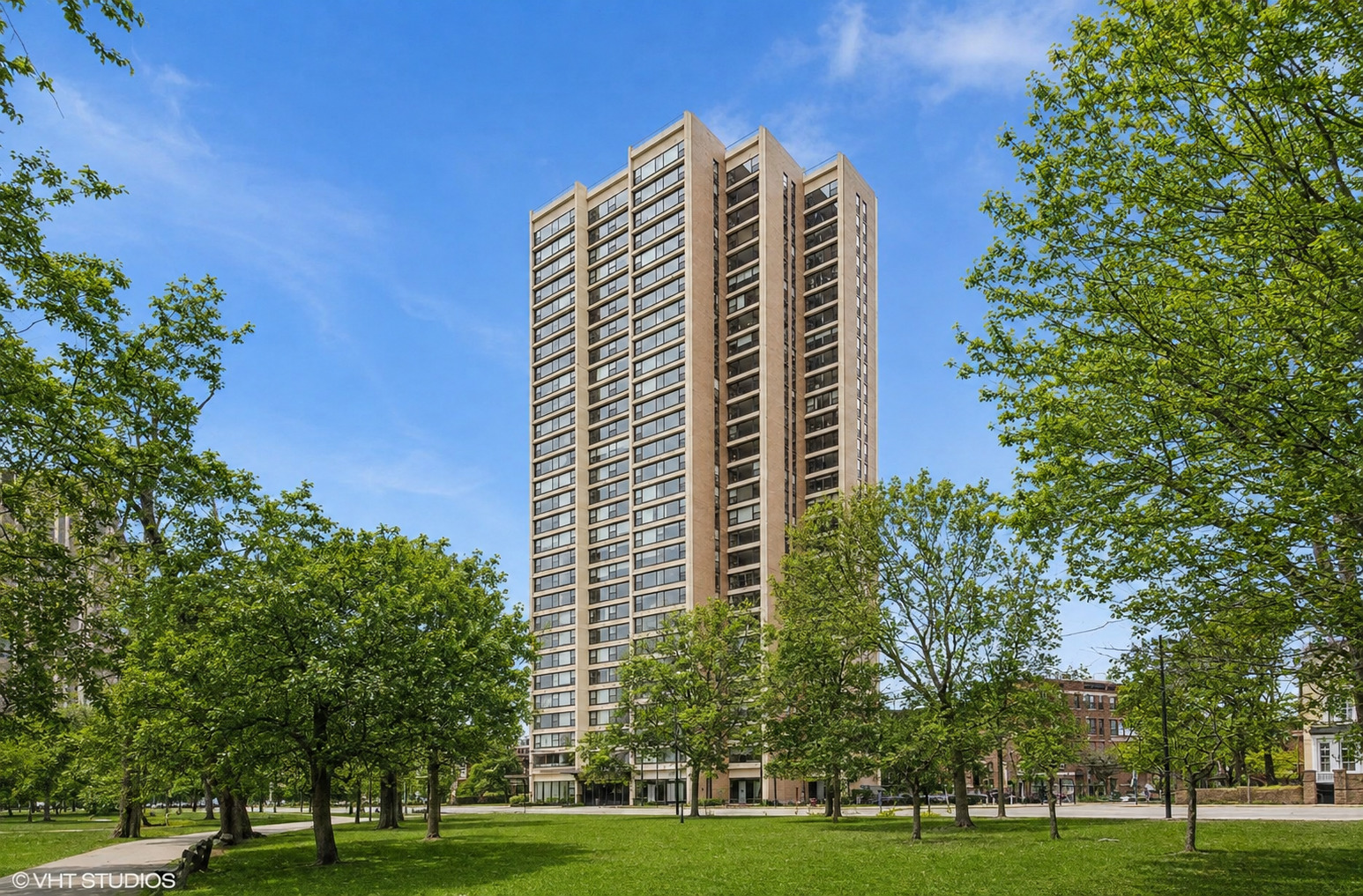 1850 N Clark Street Unit: 2803