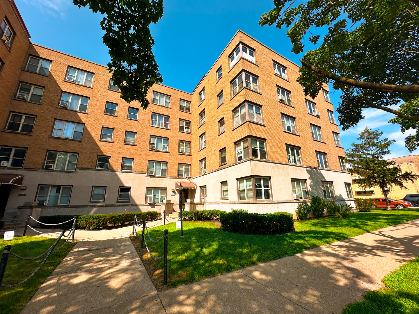 2606 W Balmoral Avenue Unit: 311