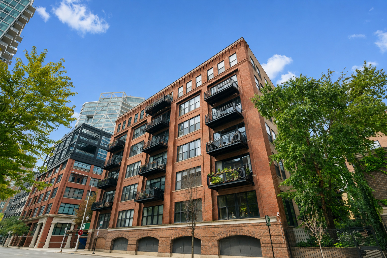 520 W Huron Street Unit: 609