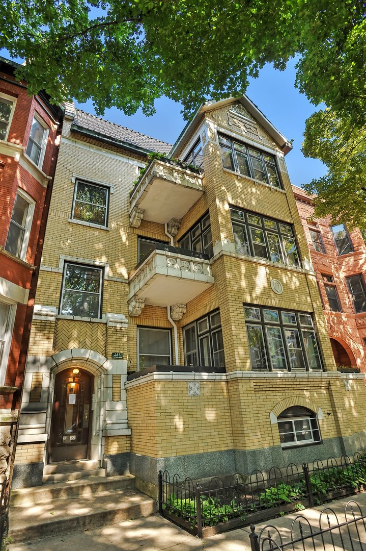 2737 N HAMPDEN Court Unit: 3