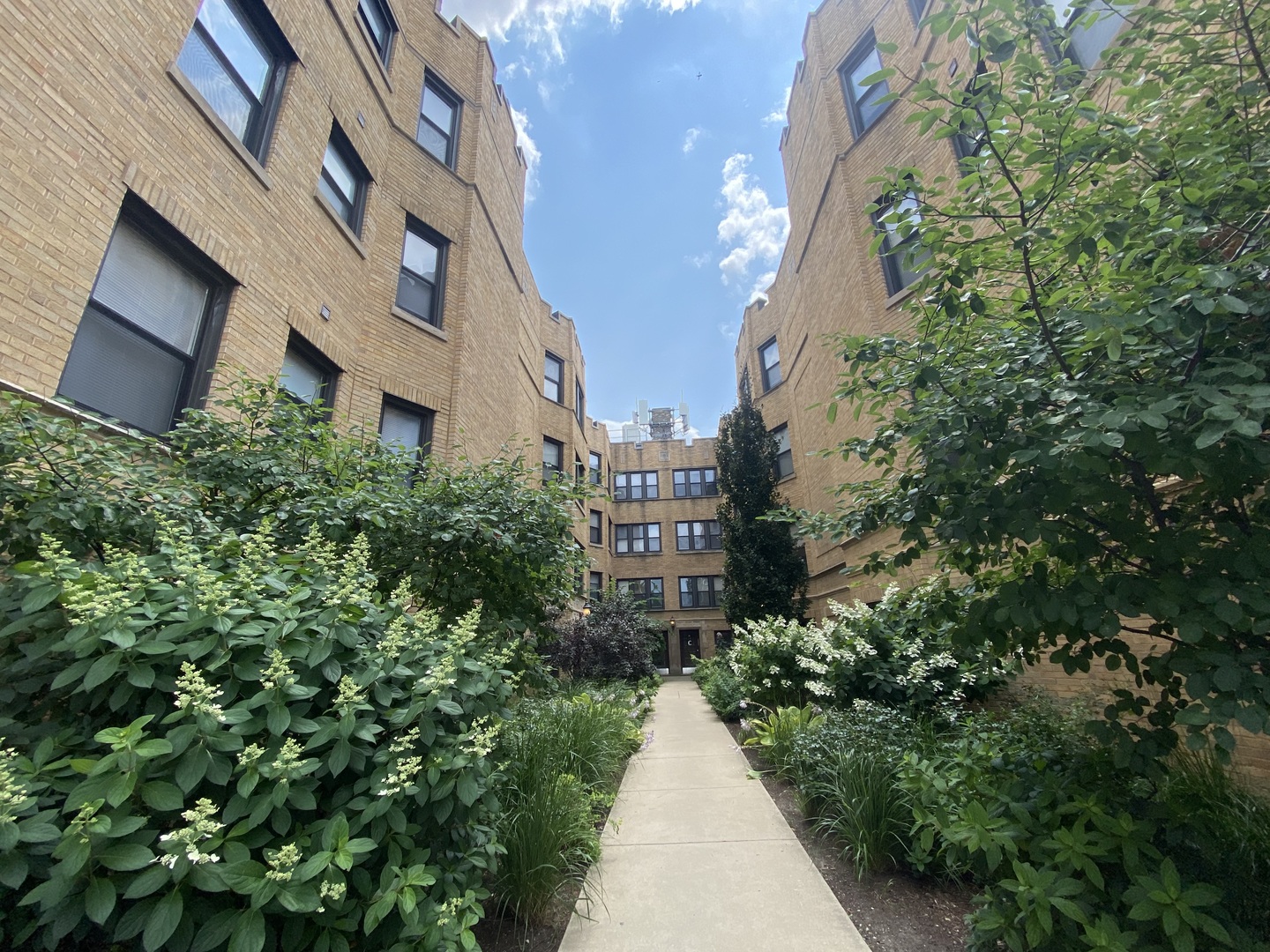 2803 W Lawrence Avenue Unit: D1N