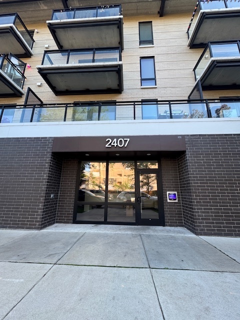 2407 W Eastwood Avenue Unit: 301