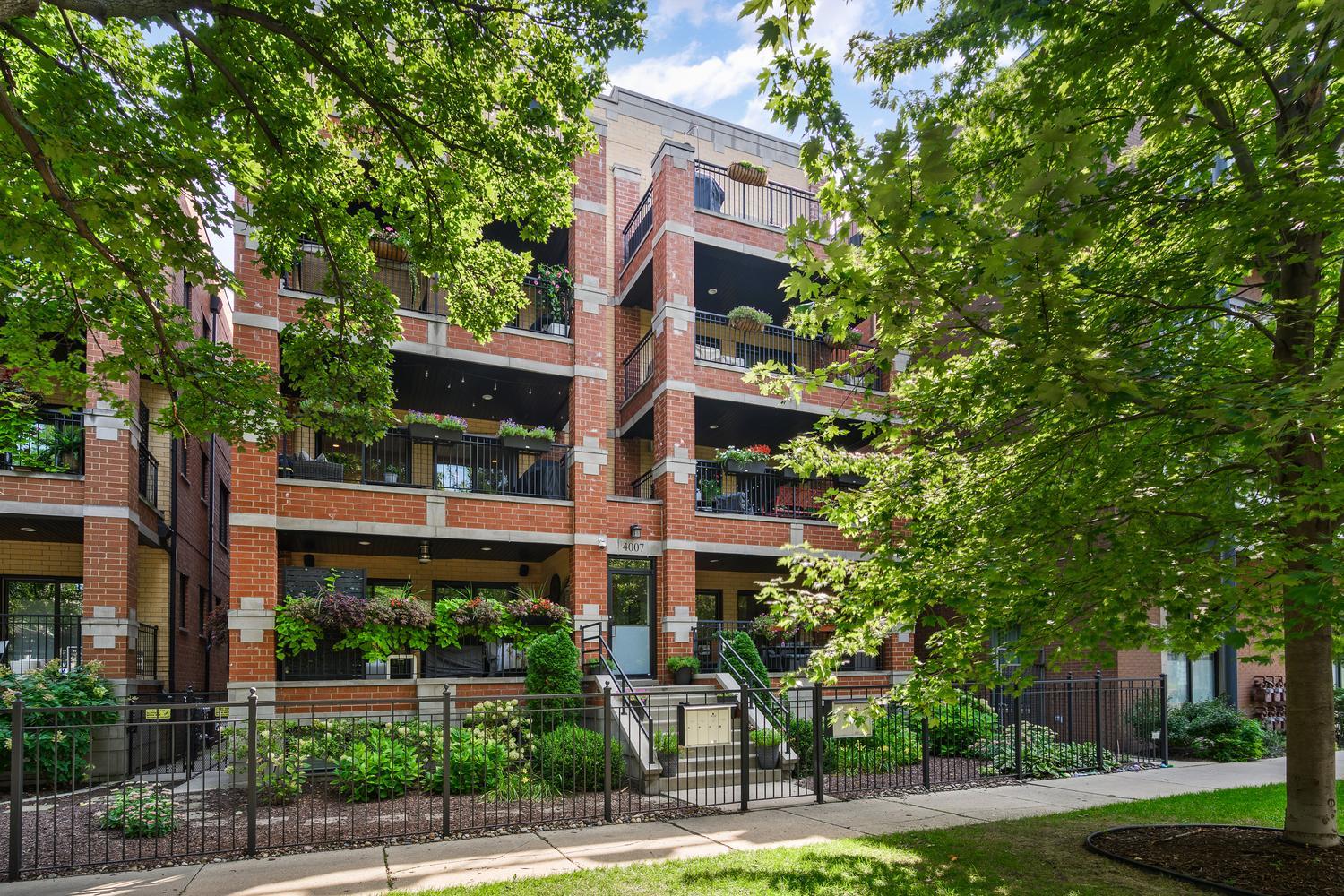 4007 N Paulina Street Unit: 2N